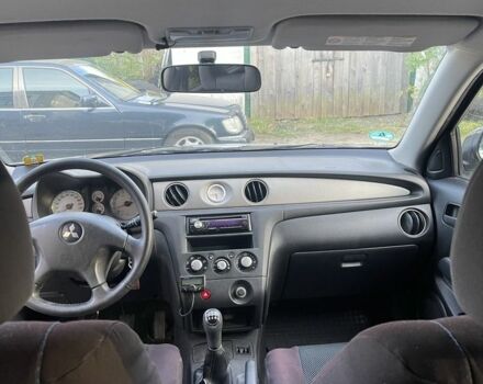 Серый Мицубиси Аутлендер, объемом двигателя 2 л и пробегом 190 тыс. км за 5300 $, фото 9 на Automoto.ua