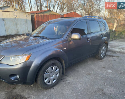 Серый Мицубиси Аутлендер, объемом двигателя 1.97 л и пробегом 257 тыс. км за 9000 $, фото 1 на Automoto.ua