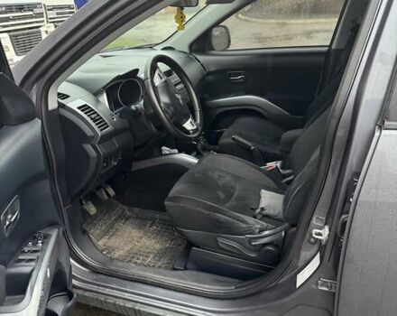 Серый Мицубиси Аутлендер, объемом двигателя 2 л и пробегом 260 тыс. км за 8400 $, фото 14 на Automoto.ua