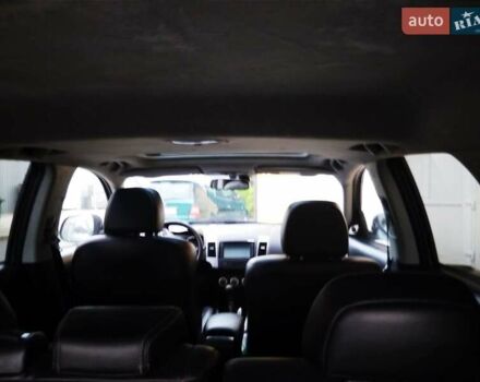 Серый Мицубиси Аутлендер, объемом двигателя 2.2 л и пробегом 207 тыс. км за 8000 $, фото 4 на Automoto.ua