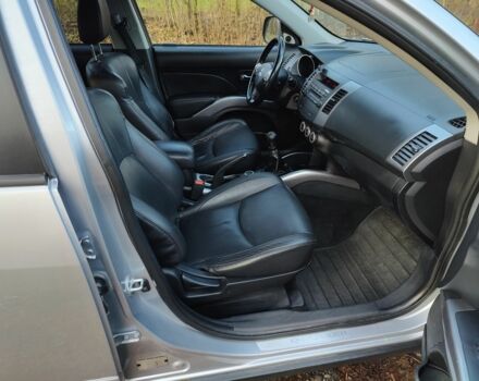 Сірий Міцубісі Аутлендер, об'ємом двигуна 0 л та пробігом 320 тис. км за 4049 $, фото 12 на Automoto.ua