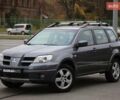 Серый Мицубиси Аутлендер, объемом двигателя 0 л и пробегом 240 тыс. км за 7200 $, фото 1 на Automoto.ua