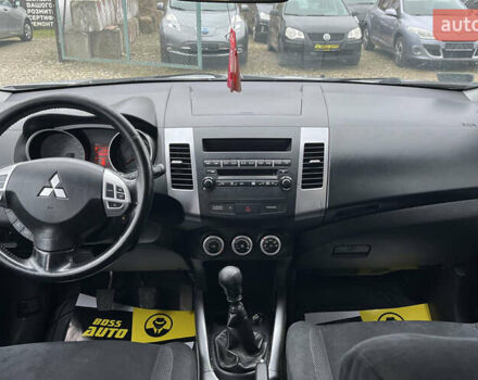 Серый Мицубиси Аутлендер, объемом двигателя 1.97 л и пробегом 310 тыс. км за 7600 $, фото 8 на Automoto.ua
