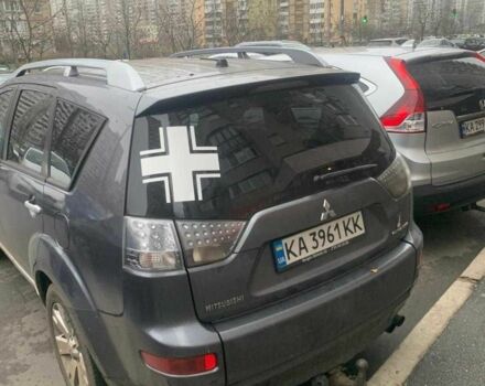 Серый Мицубиси Аутлендер, объемом двигателя 2 л и пробегом 250 тыс. км за 6000 $, фото 4 на Automoto.ua