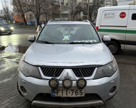 Серый Мицубиси Аутлендер, объемом двигателя 2 л и пробегом 254 тыс. км за 4000 $, фото 3 на Automoto.ua