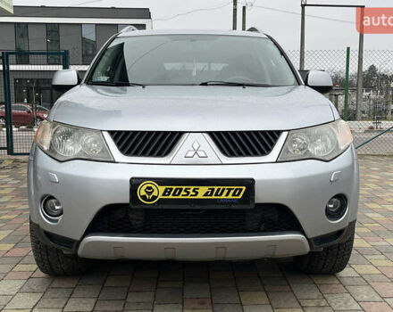 Серый Мицубиси Аутлендер, объемом двигателя 1.97 л и пробегом 310 тыс. км за 7600 $, фото 1 на Automoto.ua