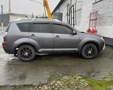 Серый Мицубиси Аутлендер, объемом двигателя 2 л и пробегом 260 тыс. км за 8400 $, фото 4 на Automoto.ua