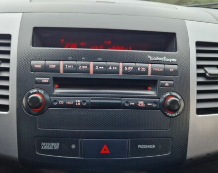 Серый Мицубиси Аутлендер, объемом двигателя 3 л и пробегом 197 тыс. км за 9500 $, фото 18 на Automoto.ua