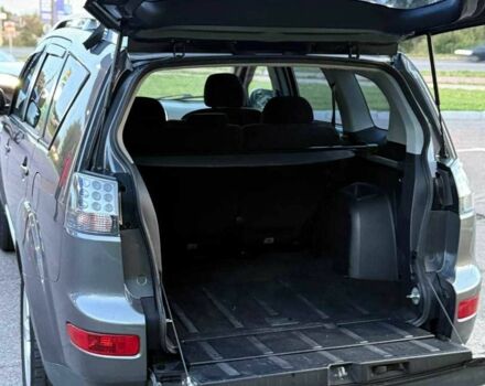 Сірий Міцубісі Аутлендер, об'ємом двигуна 2 л та пробігом 270 тис. км за 4600 $, фото 5 на Automoto.ua