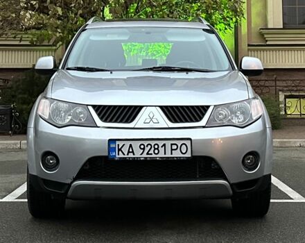 Серый Мицубиси Аутлендер, объемом двигателя 3 л и пробегом 129 тыс. км за 10500 $, фото 2 на Automoto.ua