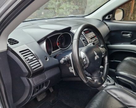 Серый Мицубиси Аутлендер, объемом двигателя 3 л и пробегом 197 тыс. км за 9500 $, фото 6 на Automoto.ua