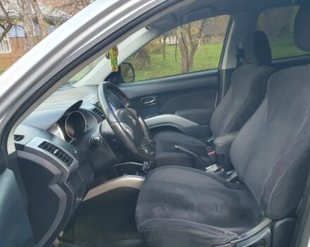 Серый Мицубиси Аутлендер, объемом двигателя 2 л и пробегом 320 тыс. км за 7500 $, фото 16 на Automoto.ua