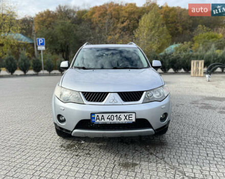 Серый Мицубиси Аутлендер, объемом двигателя 3 л и пробегом 277 тыс. км за 7999 $, фото 1 на Automoto.ua