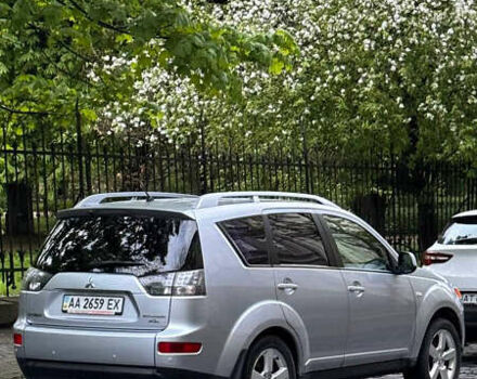 Серый Мицубиси Аутлендер, объемом двигателя 2.36 л и пробегом 125 тыс. км за 9200 $, фото 1 на Automoto.ua