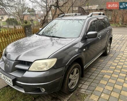 Серый Мицубиси Аутлендер, объемом двигателя 2 л и пробегом 380 тыс. км за 3700 $, фото 2 на Automoto.ua