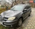 Серый Мицубиси Аутлендер, объемом двигателя 2 л и пробегом 380 тыс. км за 3700 $, фото 2 на Automoto.ua