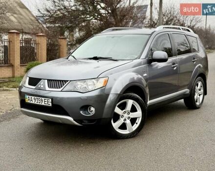 Сірий Міцубісі Аутлендер, об'ємом двигуна 3 л та пробігом 227 тис. км за 8900 $, фото 4 на Automoto.ua