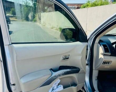 Серый Мицубиси Аутлендер, объемом двигателя 3 л и пробегом 188 тыс. км за 10000 $, фото 14 на Automoto.ua