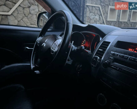 Серый Мицубиси Аутлендер, объемом двигателя 2.4 л и пробегом 236 тыс. км за 7600 $, фото 16 на Automoto.ua