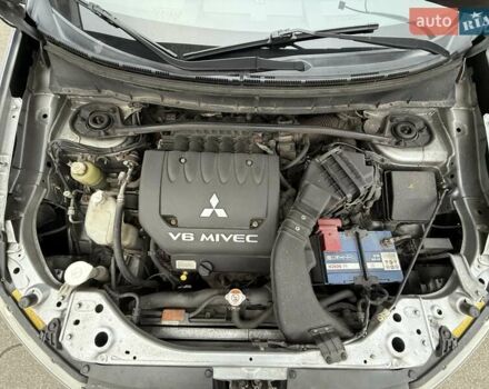 Сірий Міцубісі Аутлендер, об'ємом двигуна 3 л та пробігом 195 тис. км за 9999 $, фото 30 на Automoto.ua