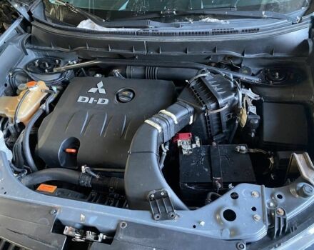 Сірий Міцубісі Аутлендер, об'ємом двигуна 2 л та пробігом 410 тис. км за 4600 $, фото 6 на Automoto.ua