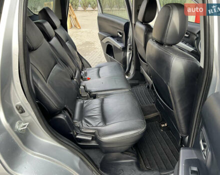 Серый Мицубиси Аутлендер, объемом двигателя 3 л и пробегом 277 тыс. км за 7999 $, фото 15 на Automoto.ua