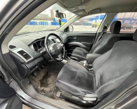 Серый Мицубиси Аутлендер, объемом двигателя 2 л и пробегом 235 тыс. км за 4800 $, фото 14 на Automoto.ua