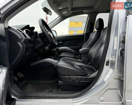 Серый Мицубиси Аутлендер, объемом двигателя 2 л и пробегом 299 тыс. км за 7750 $, фото 16 на Automoto.ua