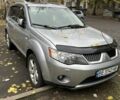 Серый Мицубиси Аутлендер, объемом двигателя 3 л и пробегом 320 тыс. км за 8000 $, фото 1 на Automoto.ua