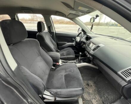 Серый Мицубиси Аутлендер, объемом двигателя 2 л и пробегом 235 тыс. км за 4800 $, фото 13 на Automoto.ua