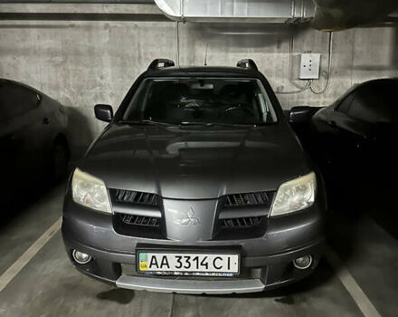 Серый Мицубиси Аутлендер, объемом двигателя 2 л и пробегом 200 тыс. км за 5900 $, фото 1 на Automoto.ua