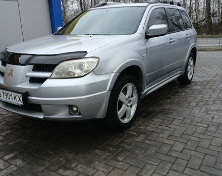 Серый Мицубиси Аутлендер, объемом двигателя 2.4 л и пробегом 300 тыс. км за 5900 $, фото 1 на Automoto.ua
