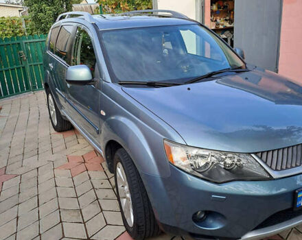 Серый Мицубиси Аутлендер, объемом двигателя 2 л и пробегом 230 тыс. км за 9500 $, фото 1 на Automoto.ua