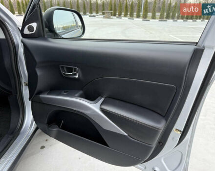 Серый Мицубиси Аутлендер, объемом двигателя 2 л и пробегом 299 тыс. км за 7750 $, фото 26 на Automoto.ua