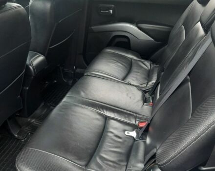 Серый Мицубиси Аутлендер, объемом двигателя 3 л и пробегом 183 тыс. км за 9200 $, фото 6 на Automoto.ua