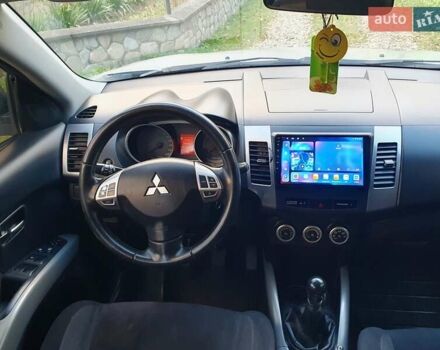 Міцубісі Аутлендер 2007 у Косове на Automoto.ua Сірий Міцубісі Аутлендер, об'ємом двигуна 2 л та пробігом 320 тис. км за 7500 $, фото 16 на Automoto.ua