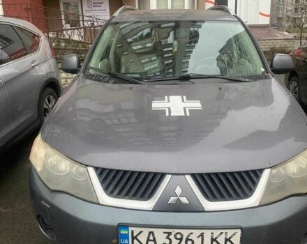 Серый Мицубиси Аутлендер, объемом двигателя 2 л и пробегом 250 тыс. км за 6000 $, фото 1 на Automoto.ua