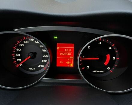 Серый Мицубиси Аутлендер, объемом двигателя 2 л и пробегом 258 тыс. км за 5000 $, фото 6 на Automoto.ua