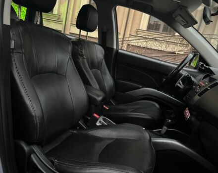 Серый Мицубиси Аутлендер, объемом двигателя 3 л и пробегом 129 тыс. км за 10500 $, фото 22 на Automoto.ua