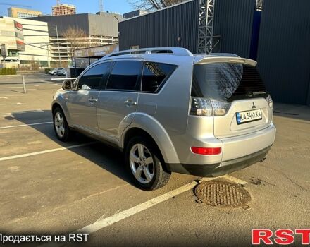Серый Мицубиси Аутлендер, объемом двигателя 3 л и пробегом 182 тыс. км за 8600 $, фото 5 на Automoto.ua