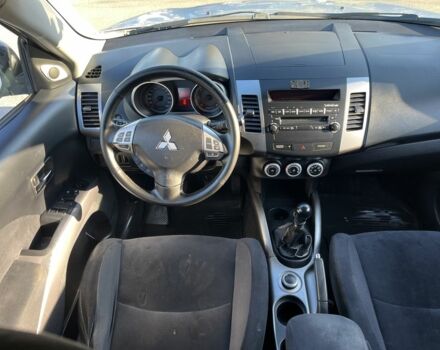 Серый Мицубиси Аутлендер, объемом двигателя 2 л и пробегом 255 тыс. км за 3935 $, фото 6 на Automoto.ua