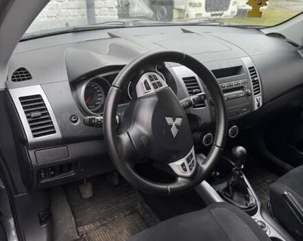 Серый Мицубиси Аутлендер, объемом двигателя 2 л и пробегом 260 тыс. км за 8400 $, фото 9 на Automoto.ua