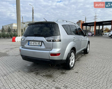 Серый Мицубиси Аутлендер, объемом двигателя 3 л и пробегом 277 тыс. км за 7999 $, фото 2 на Automoto.ua