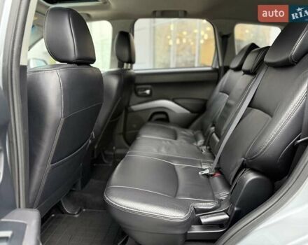 Сірий Міцубісі Аутлендер, об'ємом двигуна 3 л та пробігом 195 тис. км за 9999 $, фото 17 на Automoto.ua