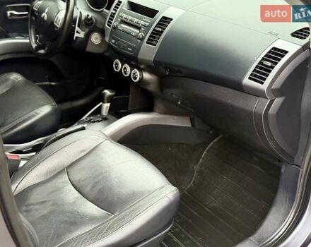 Сірий Міцубісі Аутлендер, об'ємом двигуна 3 л та пробігом 227 тис. км за 8900 $, фото 22 на Automoto.ua