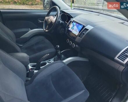 Міцубісі Аутлендер 2007 у Косове на Automoto.ua Сірий Міцубісі Аутлендер, об'ємом двигуна 2 л та пробігом 320 тис. км за 7500 $, фото 27 на Automoto.ua