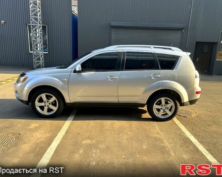 Серый Мицубиси Аутлендер, объемом двигателя 3 л и пробегом 182 тыс. км за 8600 $, фото 4 на Automoto.ua
