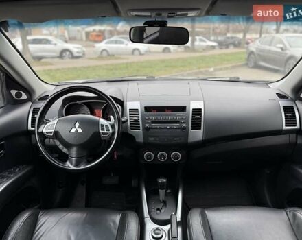 Сірий Міцубісі Аутлендер, об'ємом двигуна 3 л та пробігом 195 тис. км за 9999 $, фото 9 на Automoto.ua