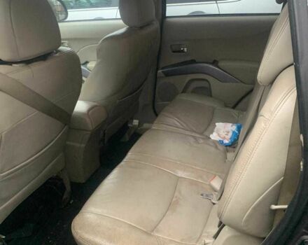 Серый Мицубиси Аутлендер, объемом двигателя 2 л и пробегом 250 тыс. км за 6000 $, фото 2 на Automoto.ua