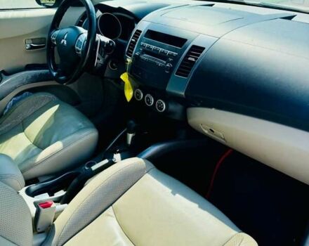 Серый Мицубиси Аутлендер, объемом двигателя 3 л и пробегом 188 тыс. км за 10000 $, фото 19 на Automoto.ua